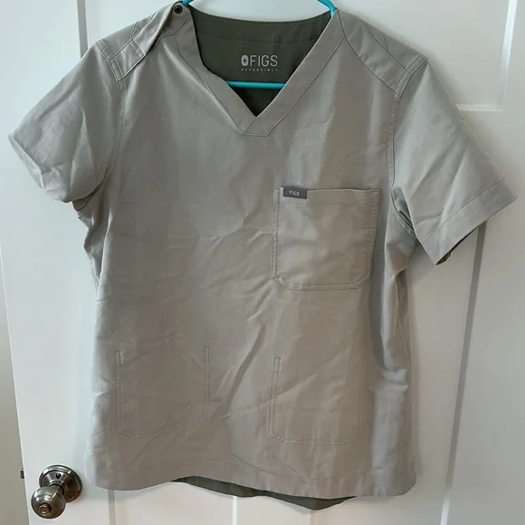 Reversible scrub top - Picture 2 of 2